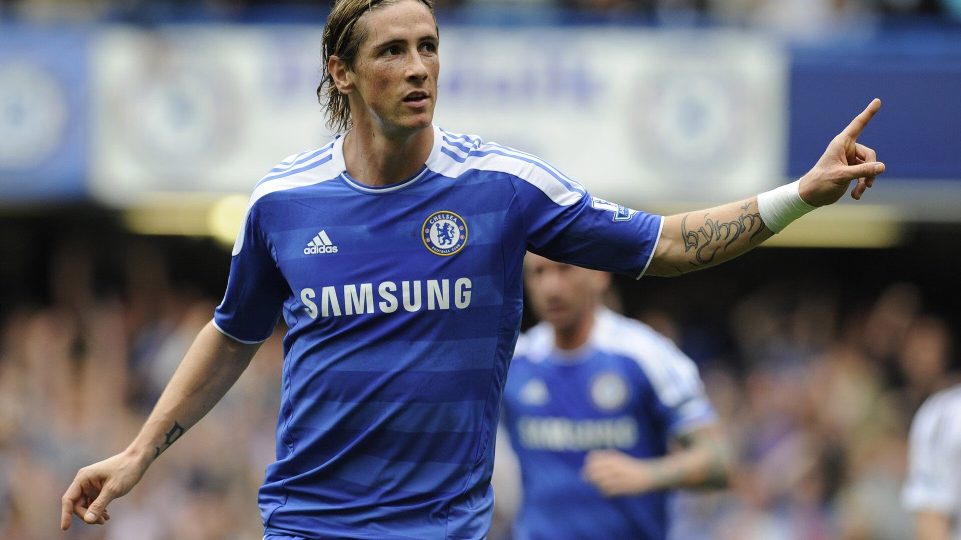 爱游戏 电竞-C罗参与纪录片拍摄讲述奋斗过程，c罗的纪录片