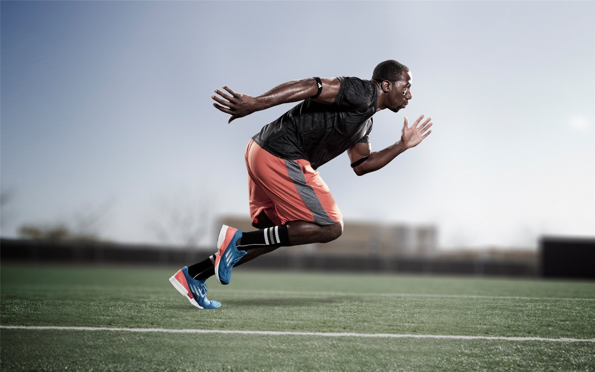 AIYOUXI.COM-基：全黑队的“防守盾牌”，每次对抗都精准而有力